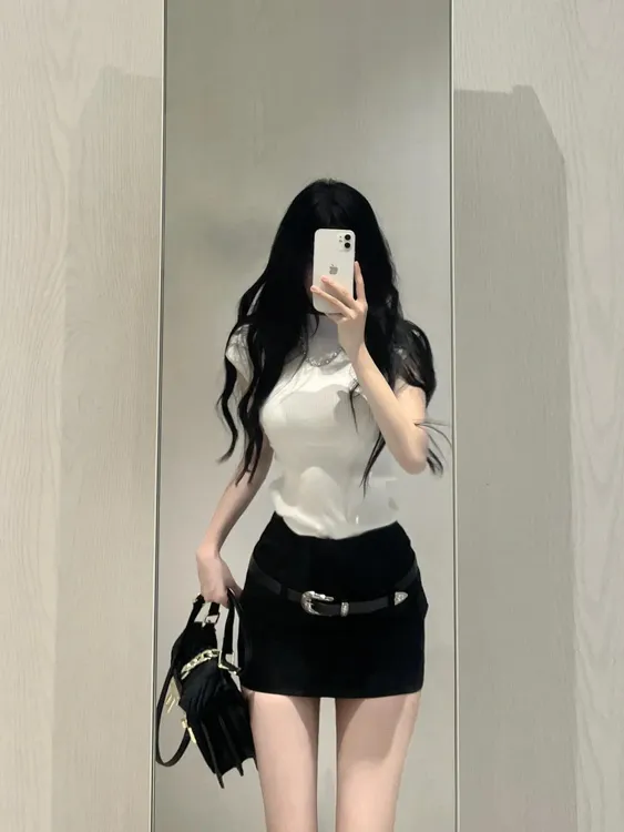 夏季盐系穿搭高级感小个子御姐炸街轻熟风港味上衣裙子两件套装女