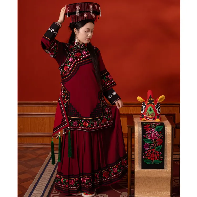 古夷彝族复古民族风红色传统中式中国风重工彝族服装中长双袖套装