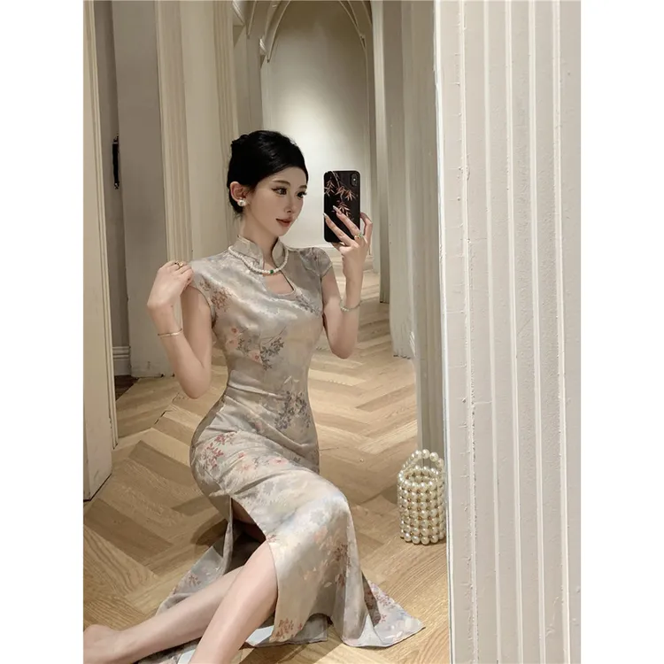 国风气质提花绸缎修身显瘦长裙女2025重工珍珠链条开叉包臀连衣裙