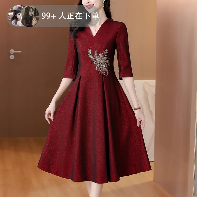 7928复古优雅婚宴装礼服裙2025新款气质领钉珠酒红色连衣裙