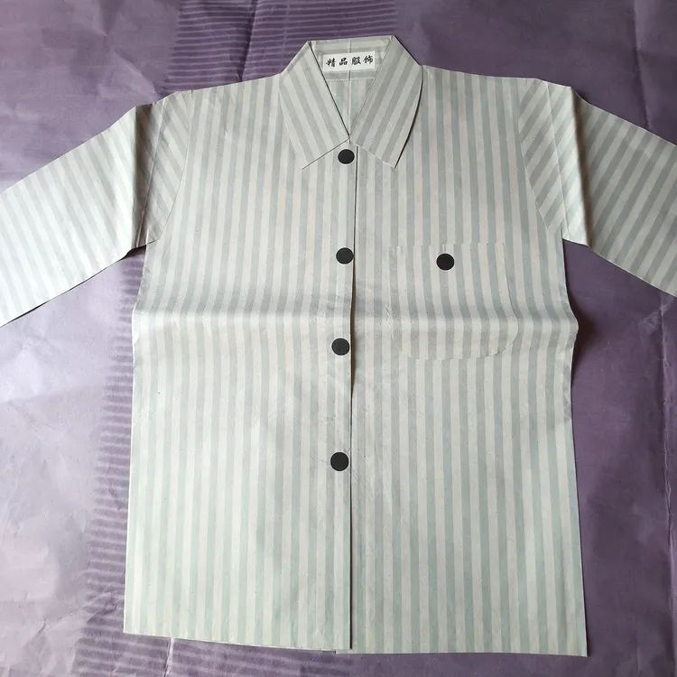 条子衬衫男女同款。薄单件
