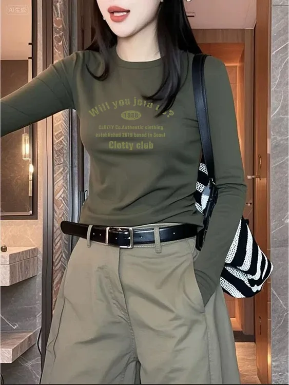 新款长袖打底港风搭工装裤圆领t恤女上衣早秋复古军绿色棉质显瘦