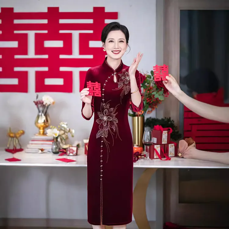 婚礼妈妈婚宴礼服2025新款年轻丈母娘旗袍气质高贵喜婆婆装中长款