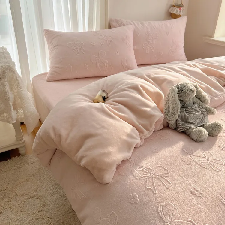 春秋故事高端全消光牛奶绒四件套轻奢款立体雕花牛奶绒床单四件套