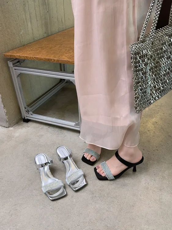 漫斯贝尔时髦气质露趾一字高跟凉鞋夏季新款性感名媛风细跟高跟凉