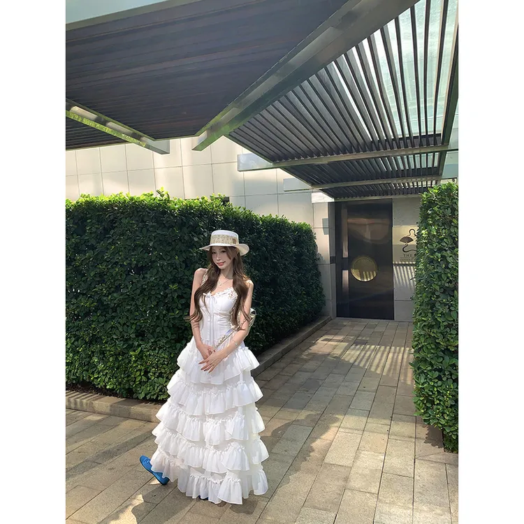 法式重工设计蕾丝拼接吊带连衣裙女新款V领收腰超仙立体蛋糕长裙