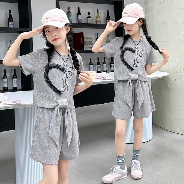 女童夏季套装2025款儿童洋气针织爱心字母短袖短裤女孩夏装两件套