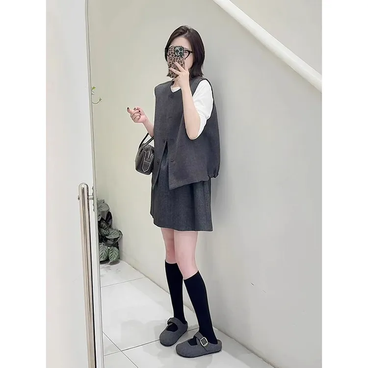 淡人高知老钱风穿搭小香风松弛感灰色无袖马甲半身裙三件套女秋季
