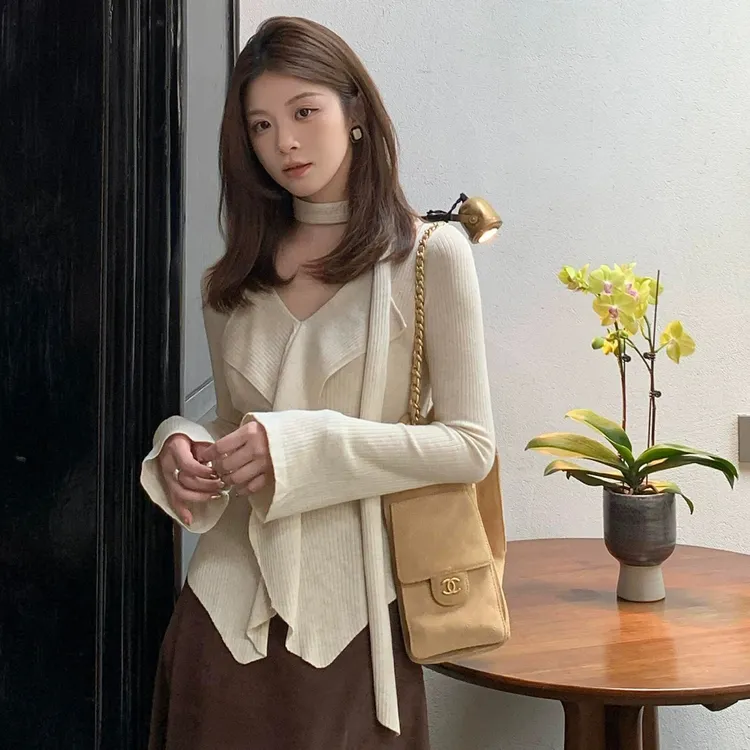 韩系不规则V领针织衫女秋冬纯欲风飘带打底衫修身减龄上衣