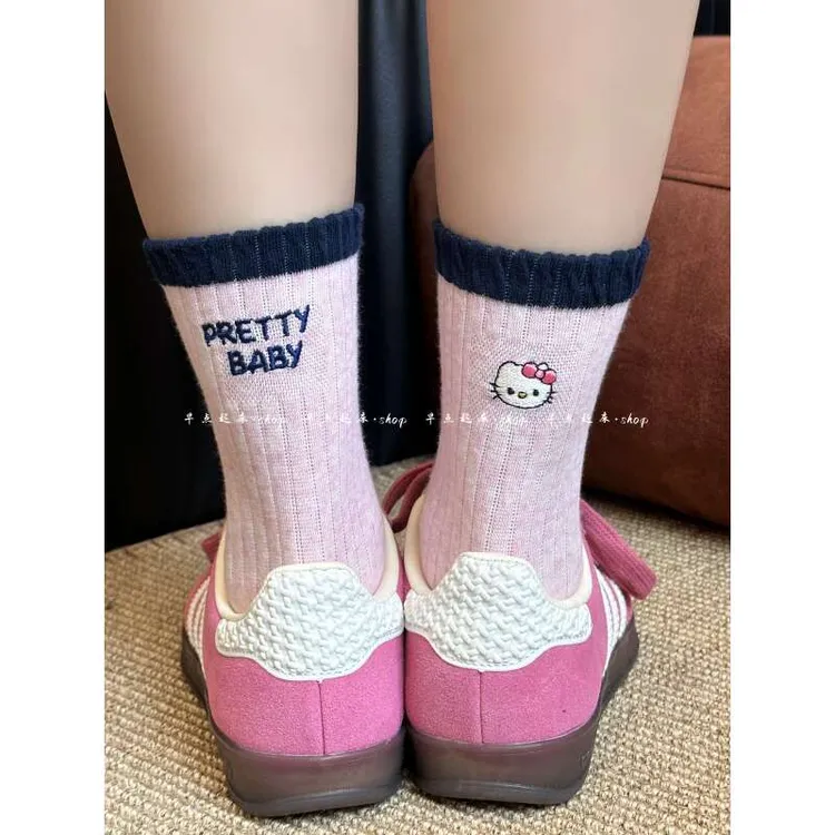 【早点起床shop】时尚撞色螺口后跟ab刺绣kt早秋感学院风中筒女袜