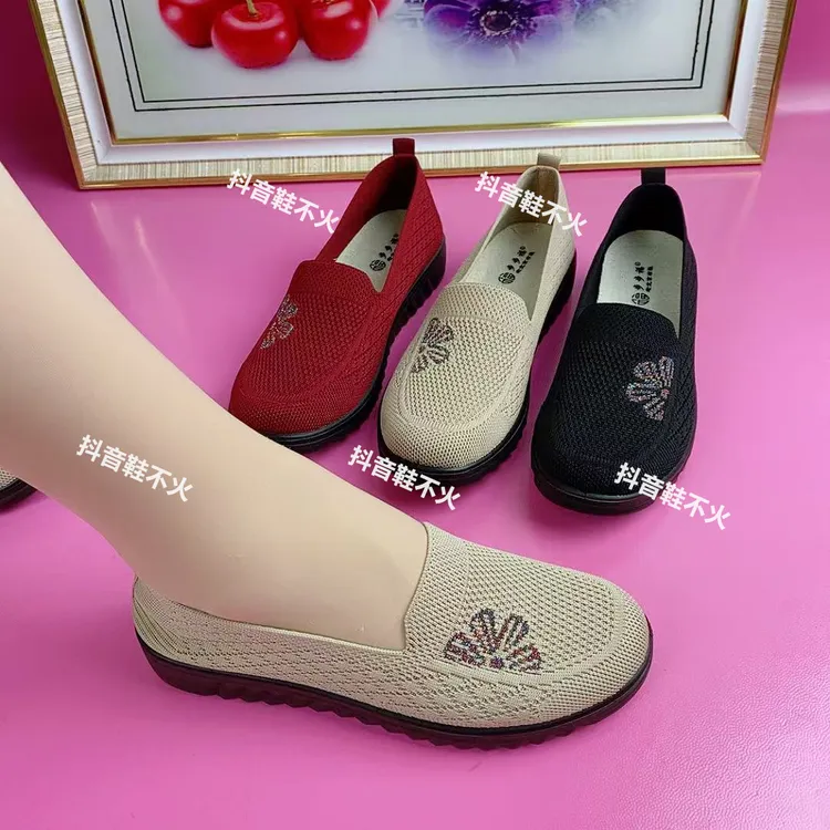 老北京布鞋女新款春夏透气飞织网面鞋防滑平底中老年妈妈浅口单鞋
