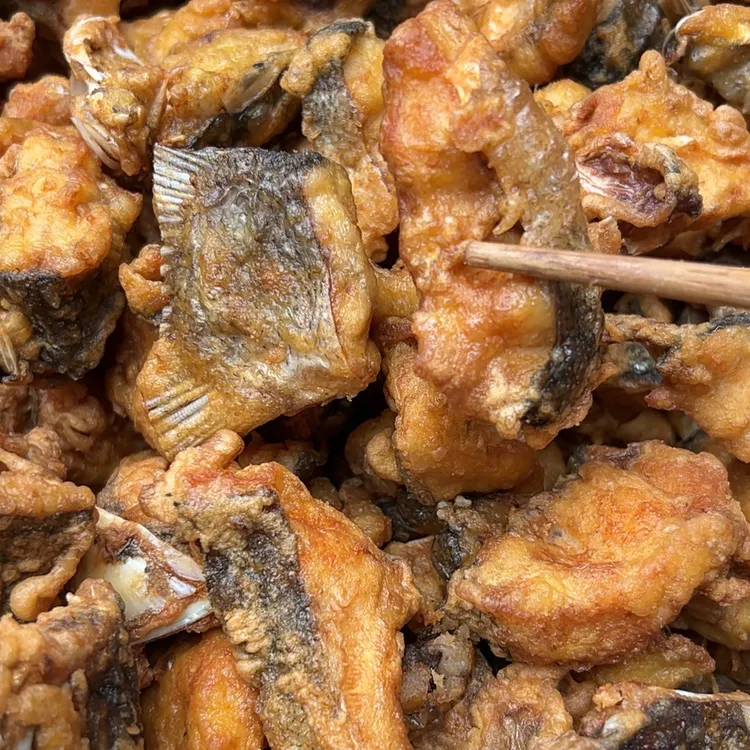 花园农村柴火灶 油炸鱼 酥鱼