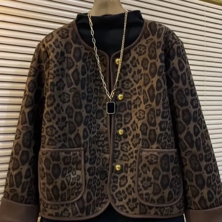 麂皮绒豹纹皮毛一体外套2025年爆款时尚洋气宽松加绒加厚外套女