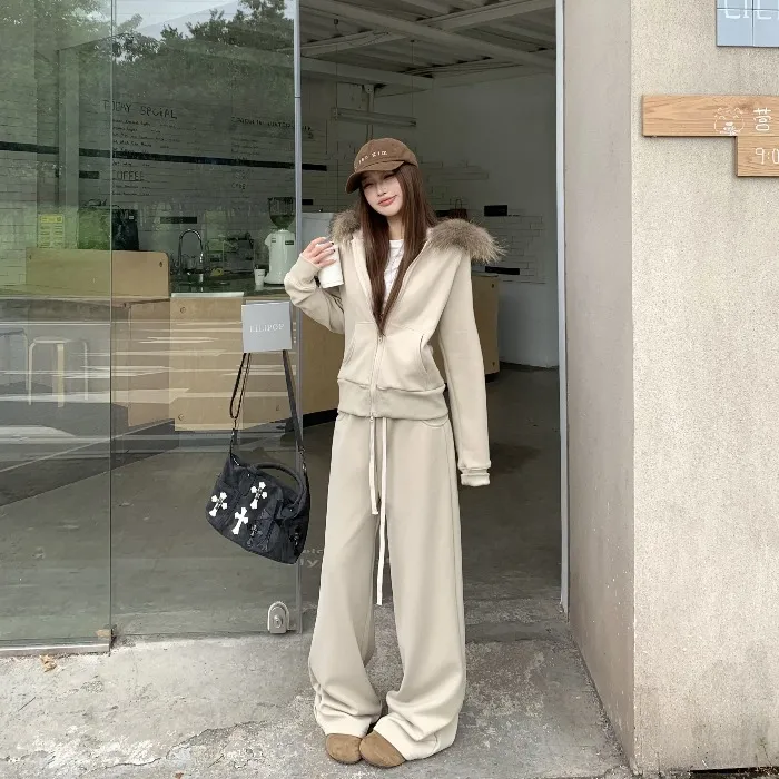 复古风毛领连帽上衣女冬季新款垂感松紧腰阔腿长裤加绒保暖两件套