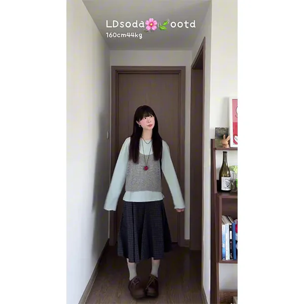 韩系圆领纯色宽松长袖T恤女秋季叠穿吊带背心+半身裙时尚套装