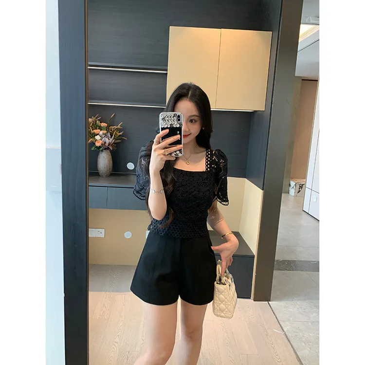 XINYI【里约画廊】夏季方领镂空蕾丝刺绣小衫女显瘦X625E05384