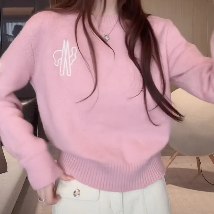 微甜音阶～2026新款秋冬简约刺绣温柔风软糯套头圆领长袖针织上衣