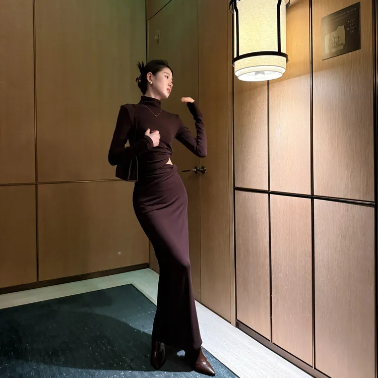 法式纯欲轻奢秋冬时尚套装显瘦气质长袖露腰设计感打底衣+半身裙