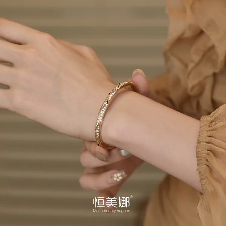 恒美娜 莫桑钻手镯 菱格手镯气质轻奢时尚百搭小众简约