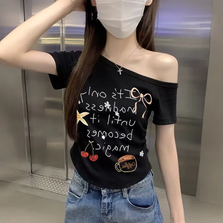 黑色斜肩夏季女手绘涂鸦印花辣妹短袖百搭修身掐腰显瘦休闲t恤女
