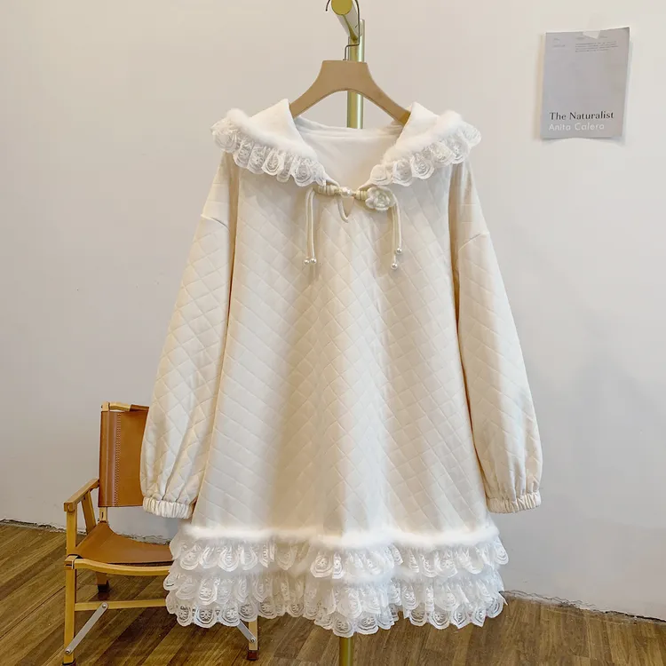 茶花姑娘Y4122加绒菱格毛条蕾丝边花朵流苏盘扣连帽连衣裙