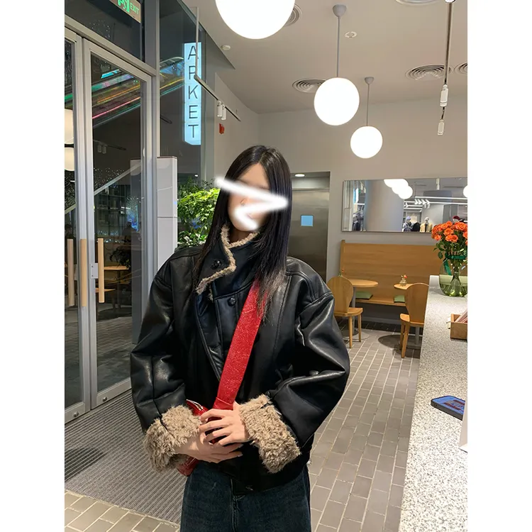 百搭港风ins黑色毛绒拼接皮衣女冬新款韩版宽松夹棉防风短外套