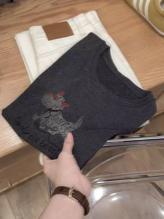 七言家新品！早秋磨毛线条刺绣狗柔软短袖体恤