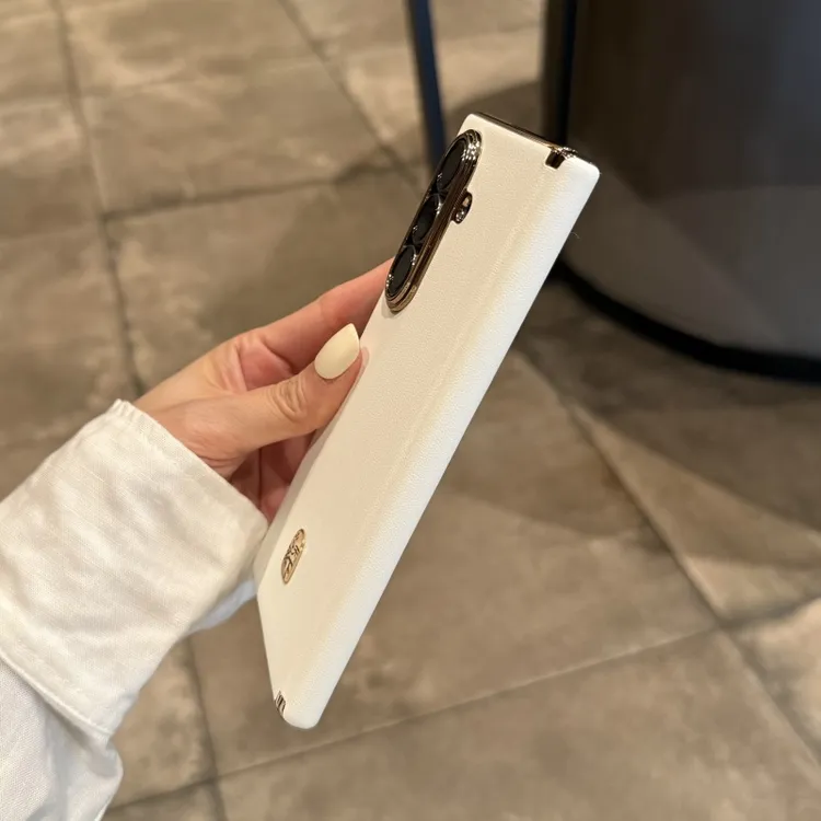 适用三星zfold7手机壳折叠屏中轴保护奶昔白简约高档电镀防摔后壳