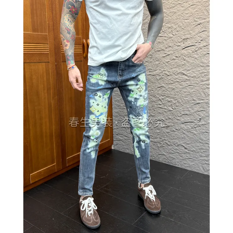 2025秋冬新款时尚休闲百搭印花修身小脚男士牛仔裤9351