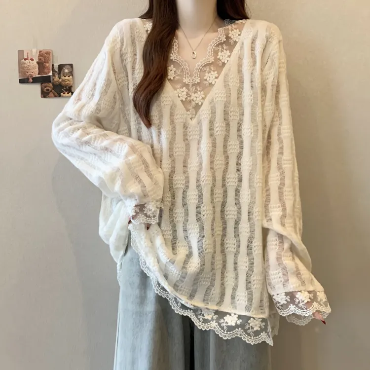 大码设计感镂空V领长袖蕾丝衫女春秋胖MM宽松显瘦洋气中长款上衣