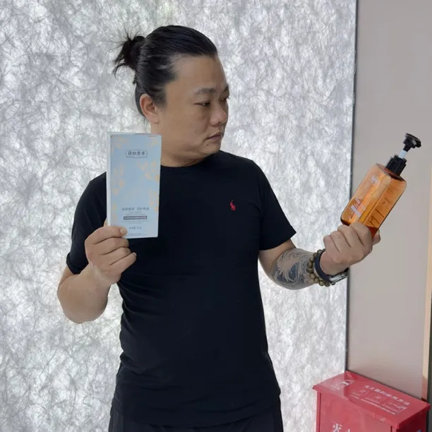 人参何首乌洗发露净澈草本深层