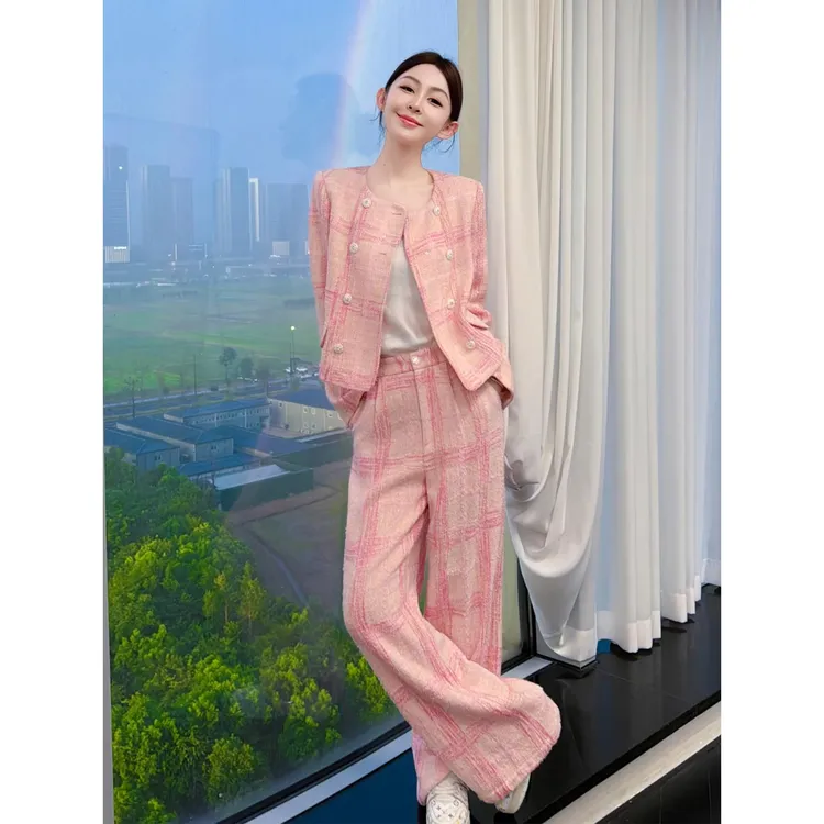 贵气感御姐穿搭轻奢高级感巨好看气质女神范高端小香风粉色套装秋