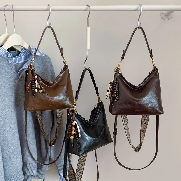 新款小牛皮复古轻奢风单肩斜挎流浪包包