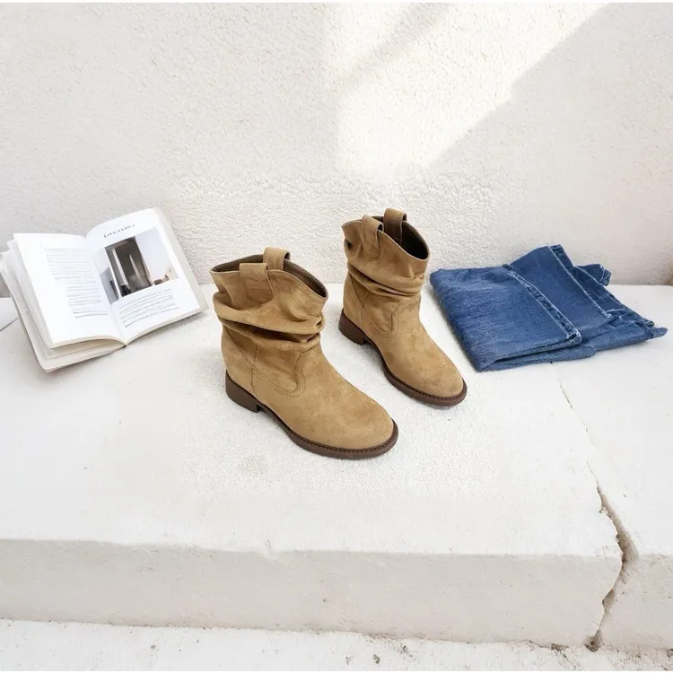 卓诗尼芙妮【平增高8cm】新款V口堆堆靴女中筒显瘦褶皱复古女靴百搭