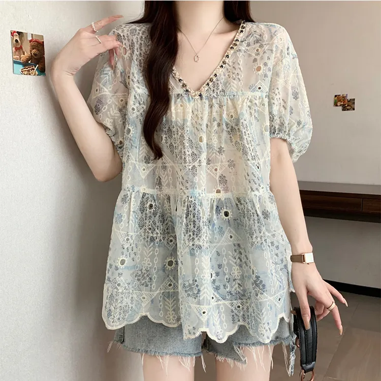 大码女装胖mm蓝色镂空刺绣短袖衬衫夏季宽松遮肚轻薄V领衬衣上衣