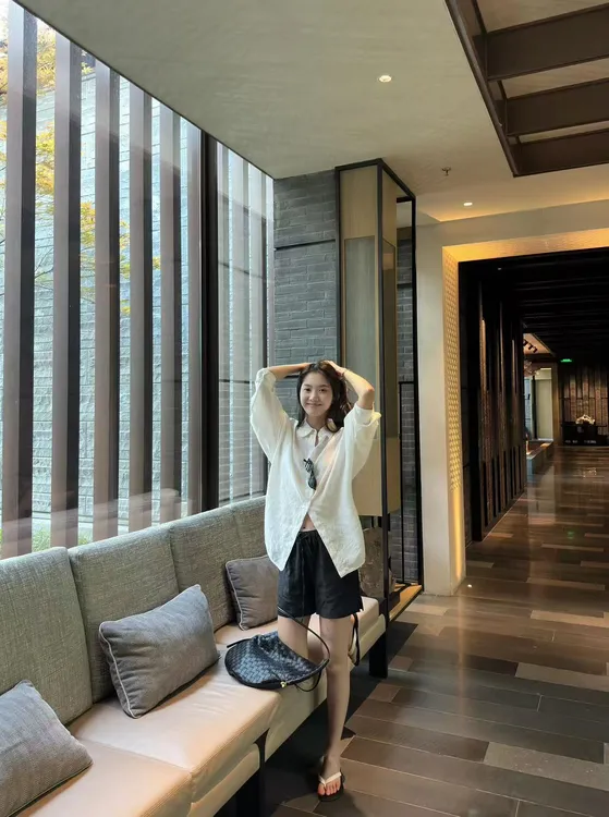 2025夏季新款慵懒风防晒白色长袖宽松衬衫女气质百搭休闲短裤套装