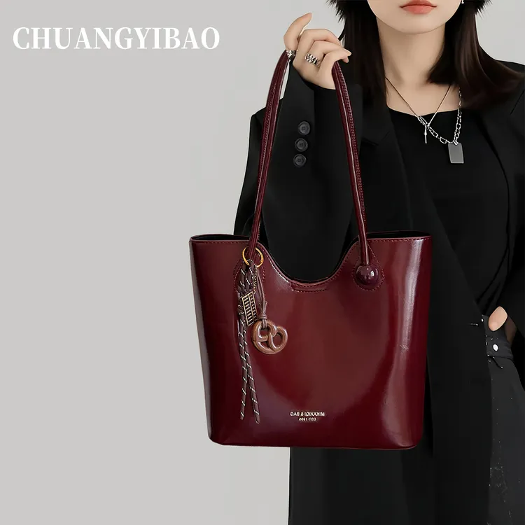 红色大容量通勤腋下托特包包女2025新款潮秋冬轻奢小众高级感婚包