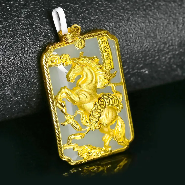 黄金马吊坠999足金手工镶嵌和田玉挂件情侣马到成功玉牌情侣礼物