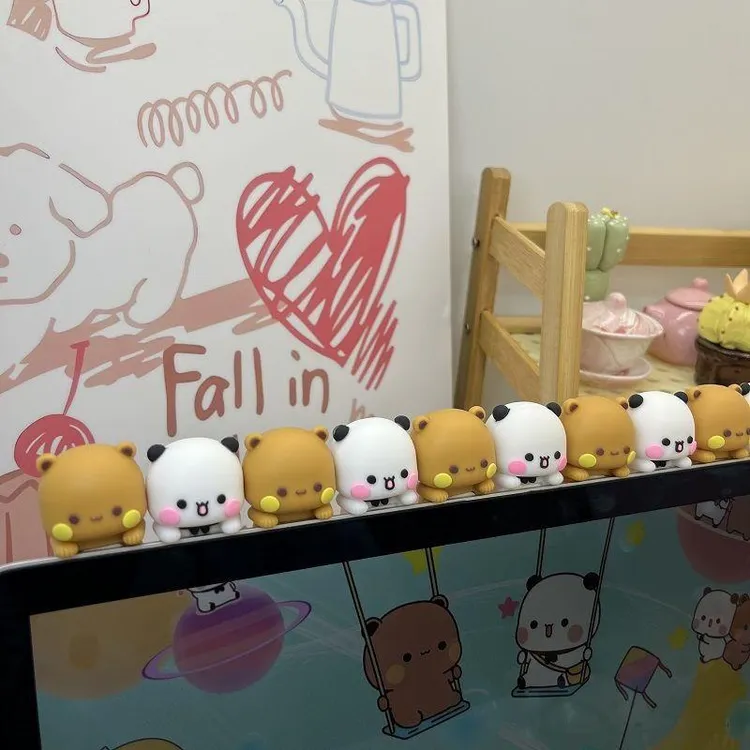 】一二布布趴趴背贴显示屏玩偶公仔装饰手机电脑平板配件情侣礼物