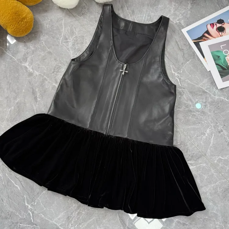 2026真皮羊皮拼接小资调高密绒花边背心上衣时尚显瘦气质