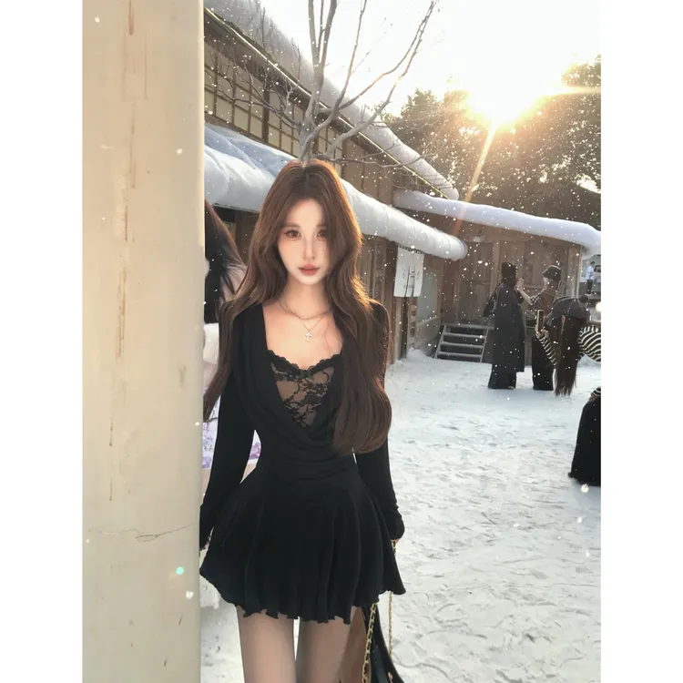 法式蕾丝弹力纯欲假两件拼接收腰显瘦小黑裙荷叶摆气质连衣裙