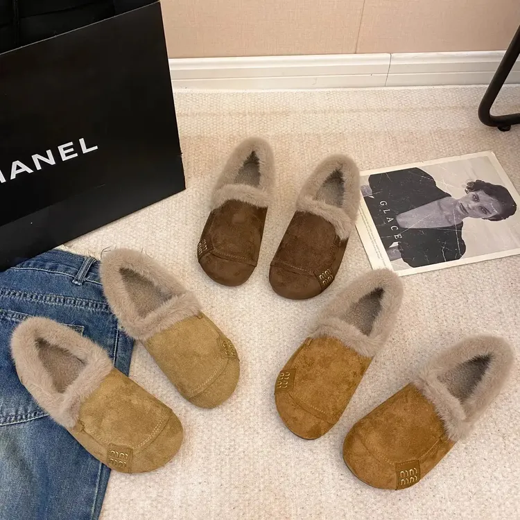 2025新款冬季平底保暖女豆豆鞋外穿一脚蹬加绒棉鞋复古圆头女鞋子