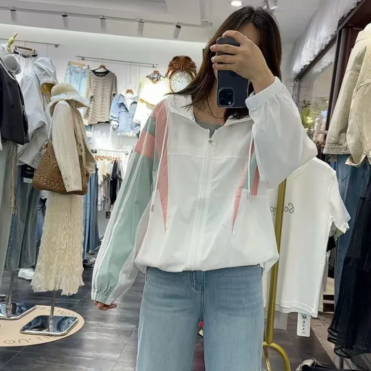 春夏新品轻薄拼接设计连帽休闲宽松遮肉防晒服外套上衣女青年减龄