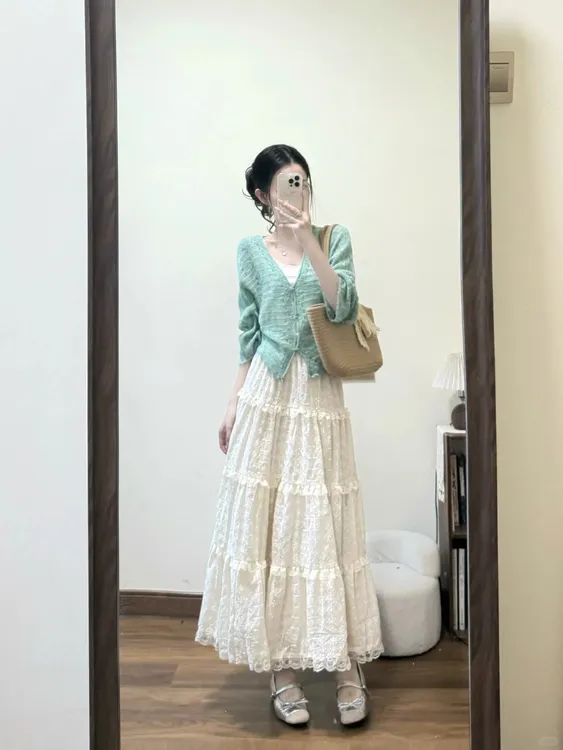 2025早秋新款韩系穿搭慵懒风镂空针织开衫蕾丝半身裙气质两件套女