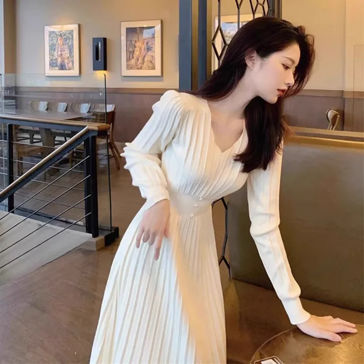 针织连衣裙女秋冬2025新款打底内搭收腰显瘦V领长裙配大衣毛衣裙
