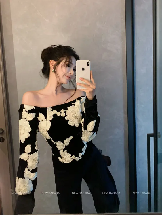 利达 NEW DADADA 黑丝绒白刺绣方领上衣轻熟泡泡袖短款衫CUZ2090