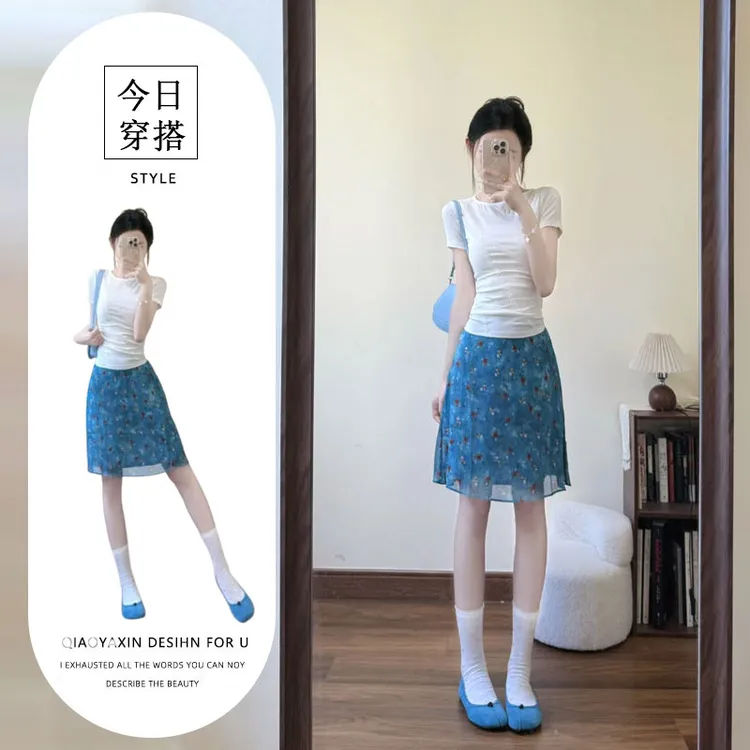 韩系多巴胺穿搭套装女夏季新款设计感小众白色T恤碎花短裙两件套