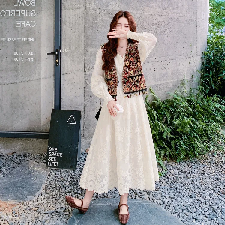 法式提花米白色连衣裙今年流行气质温柔重工印花刺绣马甲两件套
