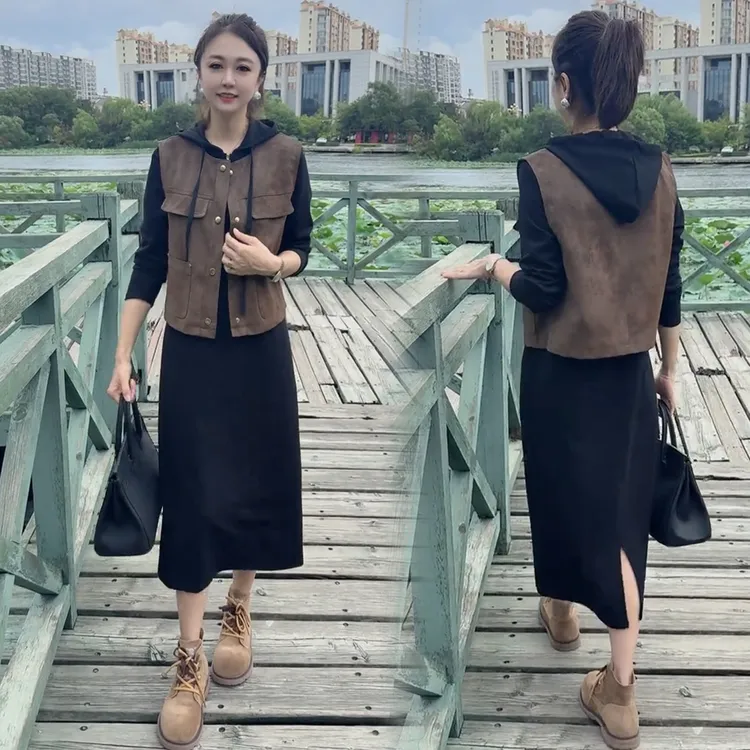 拉夏贝尔时尚套装女2025秋季新款洋气显瘦减龄马甲连帽卫衣两件套