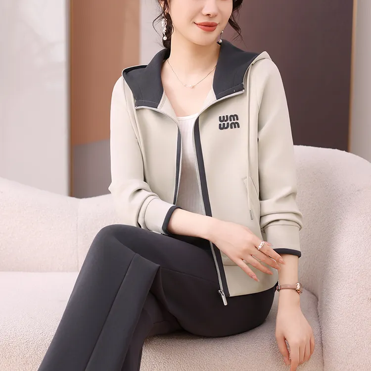 年轻妈妈秋装卫衣运动服套装中老年女春秋季外套贵妇人上衣两件套